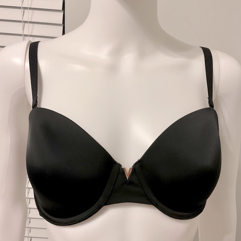 Victoria's Secret black bra with Perfect Coverage 34DD lining.